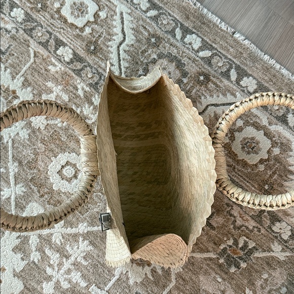 NWT Lulu Woven Half Moon Tote Straw Handbag with Round Handles - Picture 3 of 5